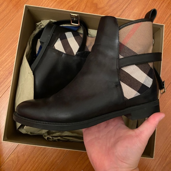 BURBERRY - Straps Ankle Boots - Picture 9 of 9